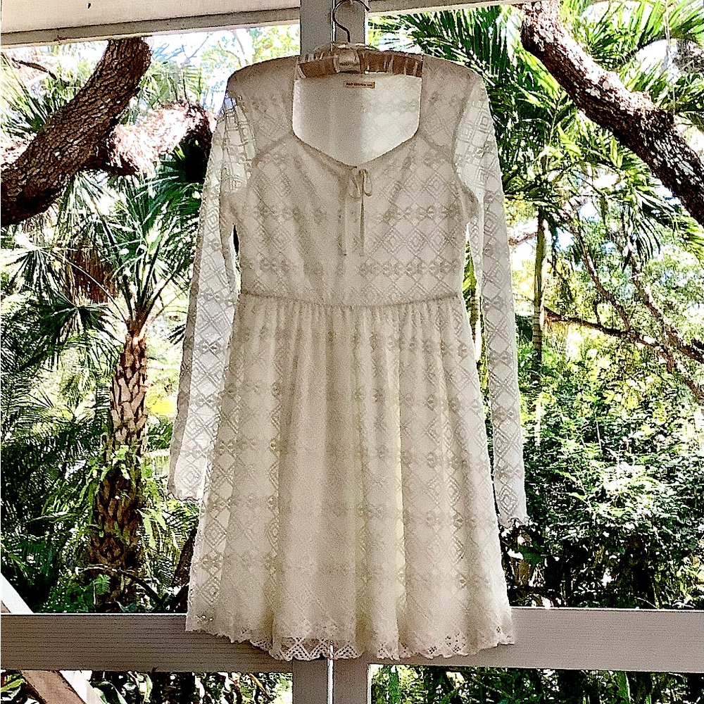 R&D Design NWOT Large Cream Long Sleeve Sweetheart Neck Texture Design…